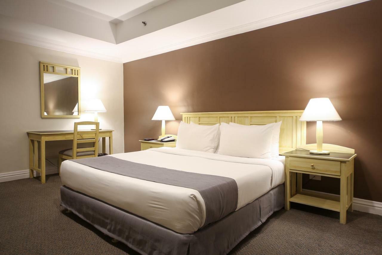 Infinity Tower Suites San Pedro Makati Eksteriør billede